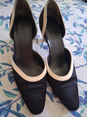 Giorgio Armani Black and Cream Pointed-Toe Women’s Pumps
